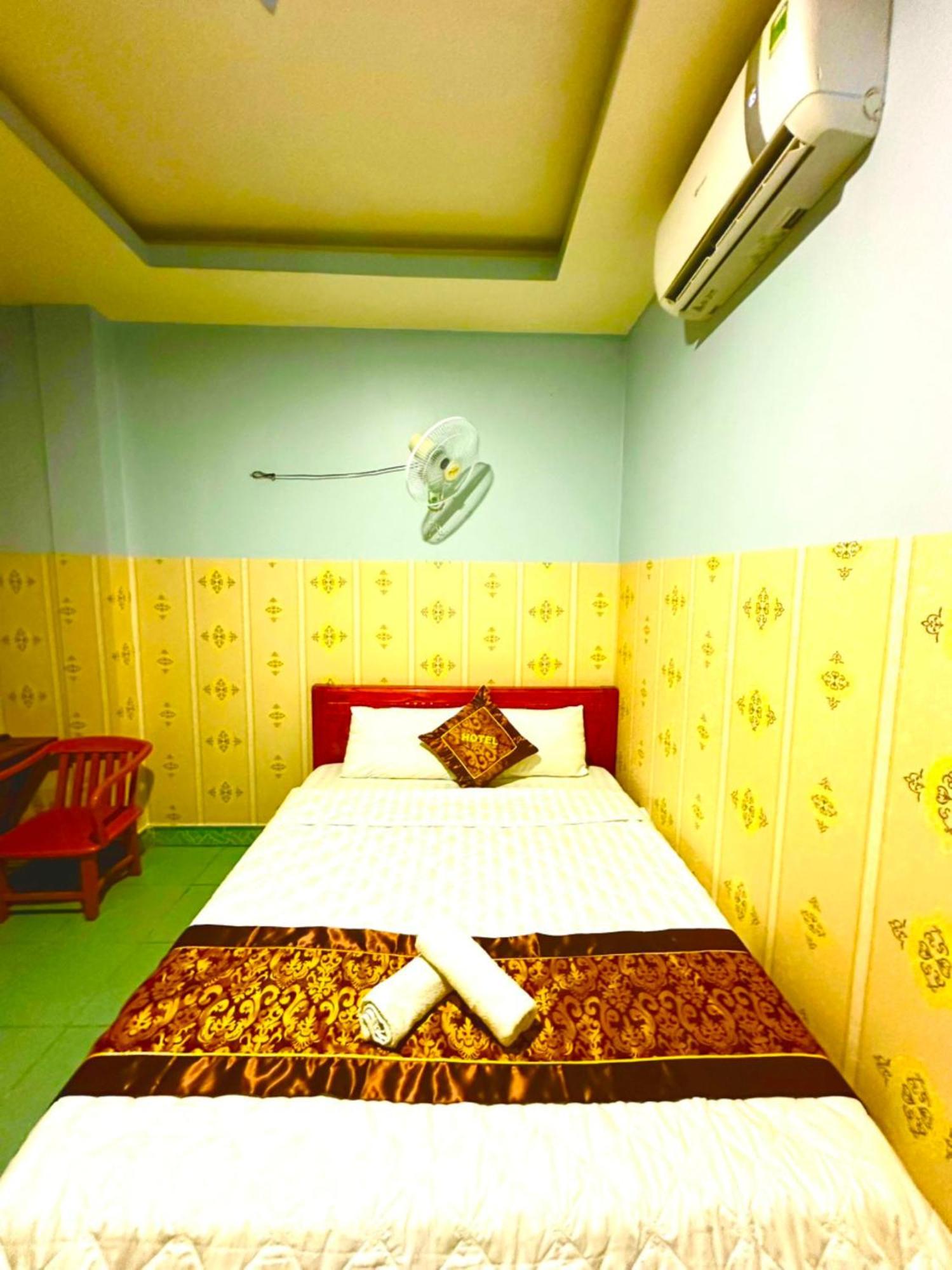 Nhu Quynh Hotel Hcm Ho Şi Min Exterior foto